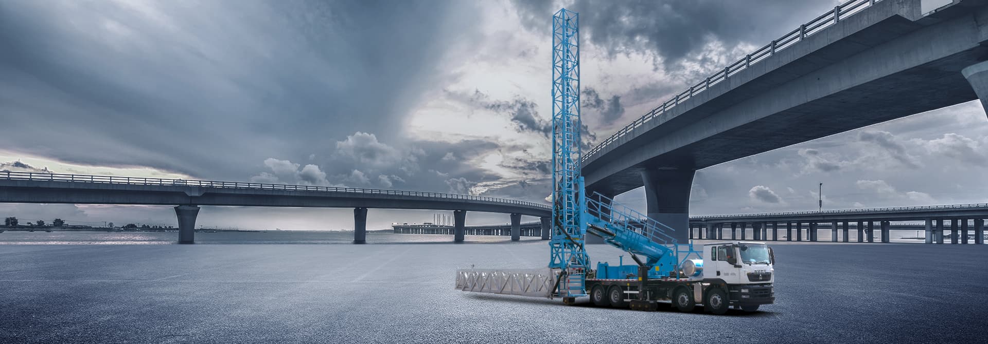 重汽霸王款4橋26米(3節平臺)